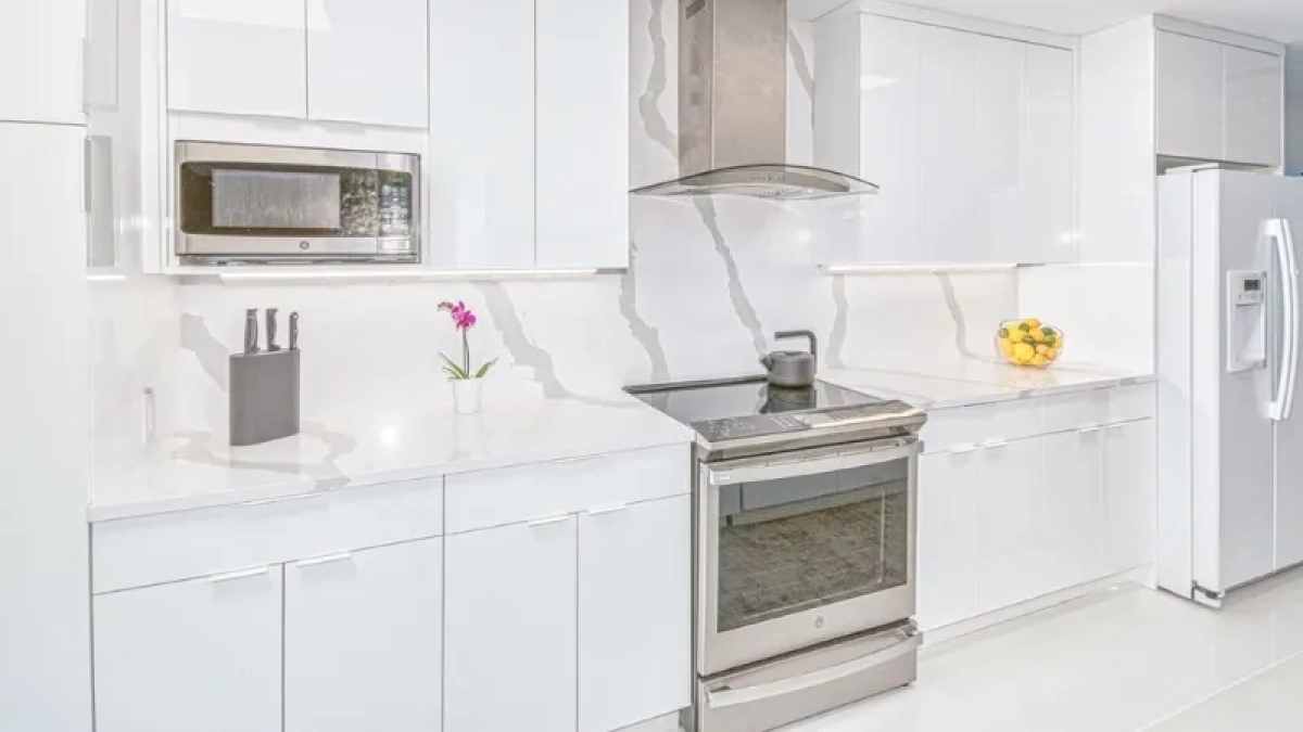 calacatta quartz countertop bold veining kitchen